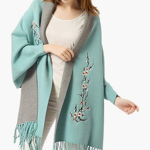 Embroidered Shawl with Sleeves - Picture 3 of 3